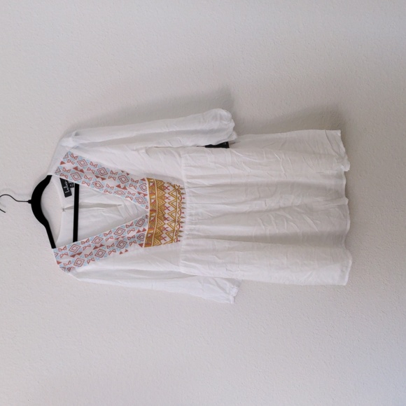 Lulu’s white embroidered V neck dress size medium - Picture 1 of 5